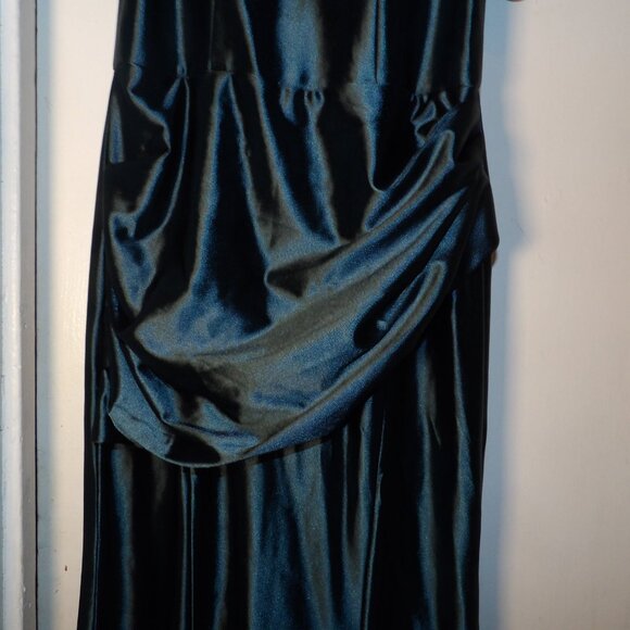 Staycees Emerald Green Beaded Neckline Formal Dress Sz 8 - Picture 5 of 9